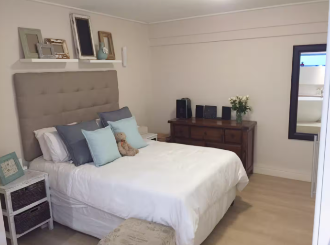 2 Bedroom Property for Sale in Vredehoek Western Cape